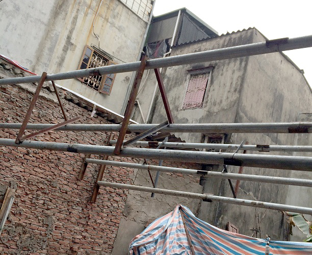 Chống văng nhà tam giác